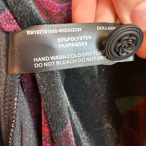 🍀sold🍀NWT - Dolls Kill Widow - Velvet Rose Duster with Faux Fur - Picture 12 of 12